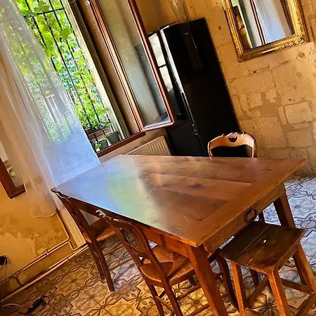 Le Donjon De La Roquette Alloggio in famiglia Arles